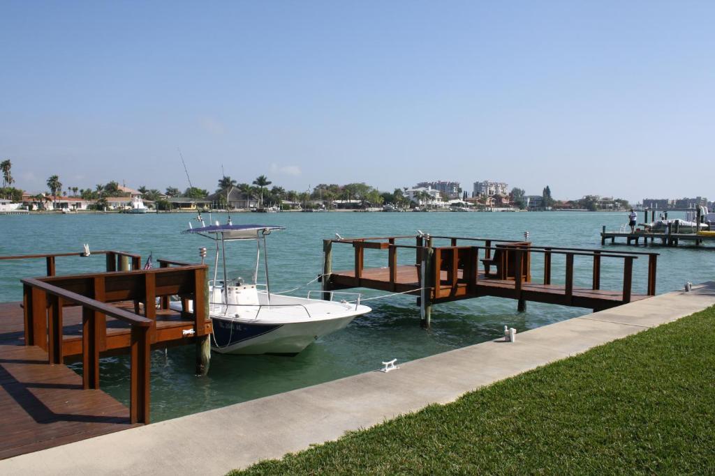 Westwinds Waterfront Resort St. Pete Beach Bilik gambar